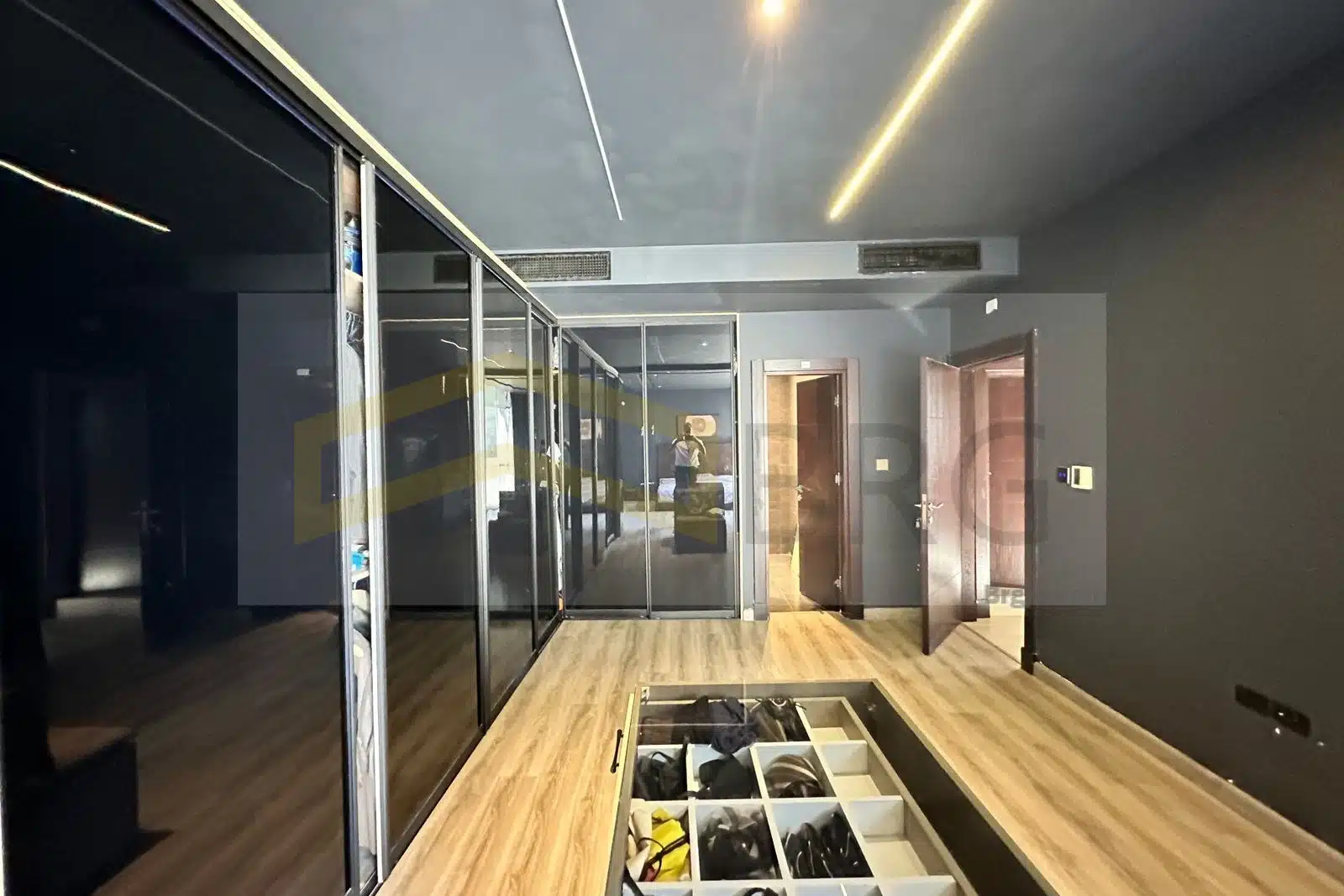 1b5aad5b-a104-45bb-9c27-abd9aaec88a1