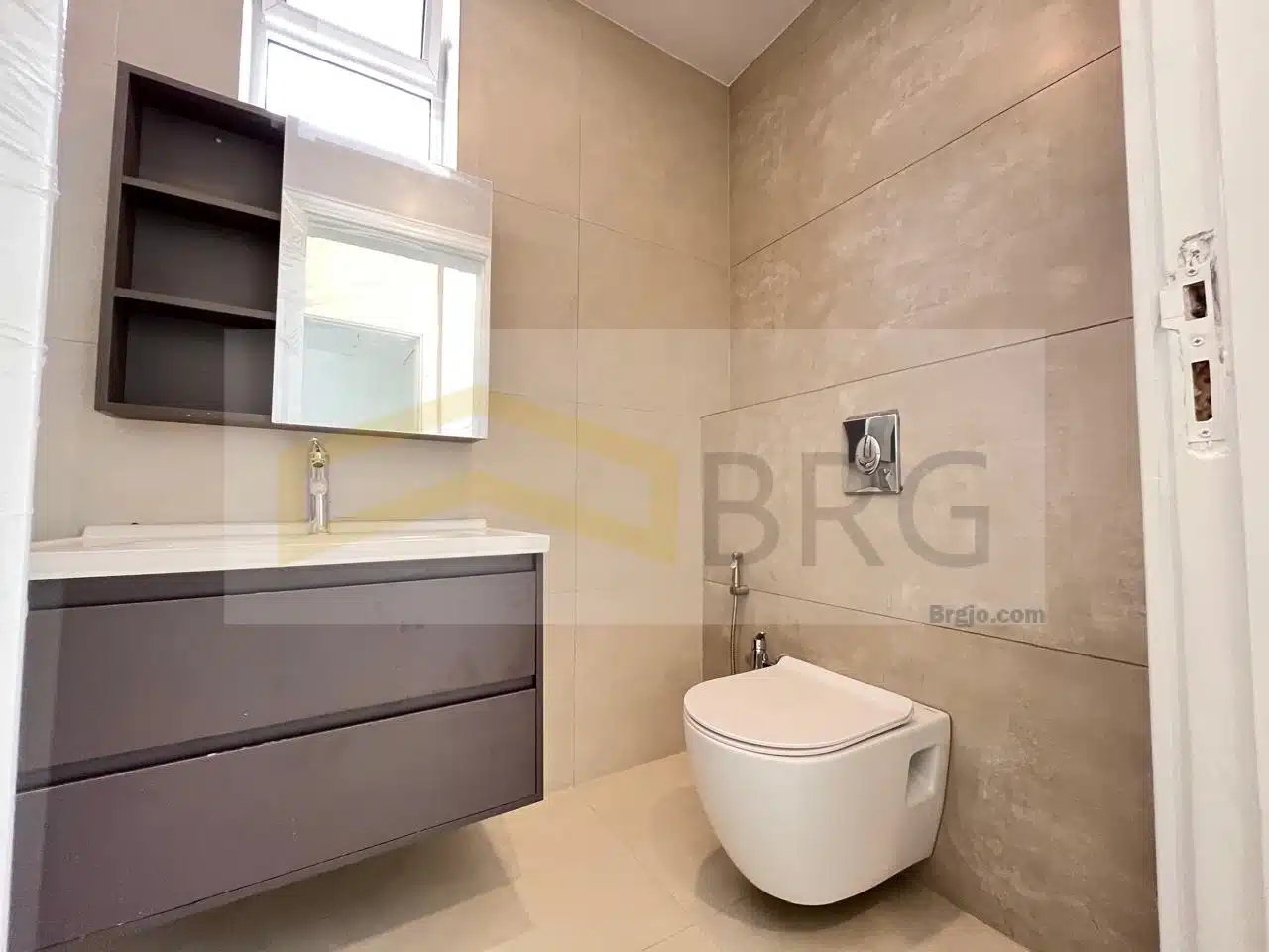 2d66b801-46f0-4bb3-a1c8-722c1fe72177