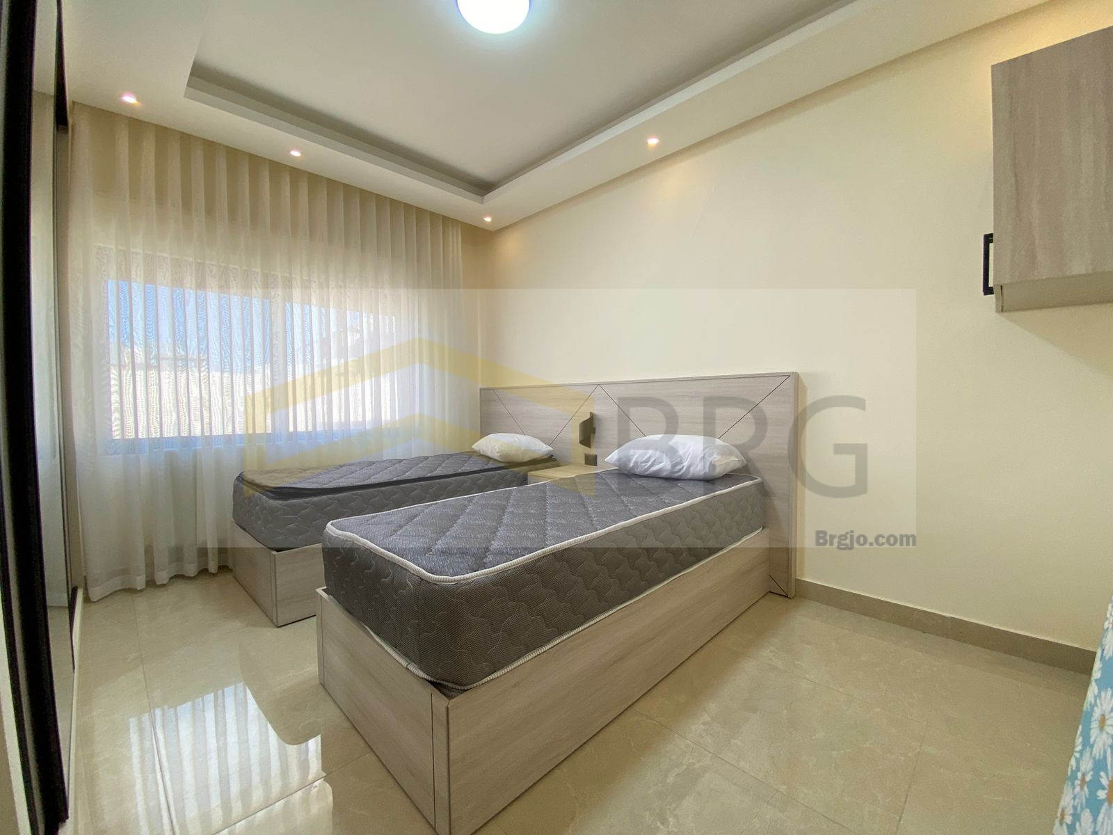 93250a33-ac96-4bde-afa4-d81cb6621259