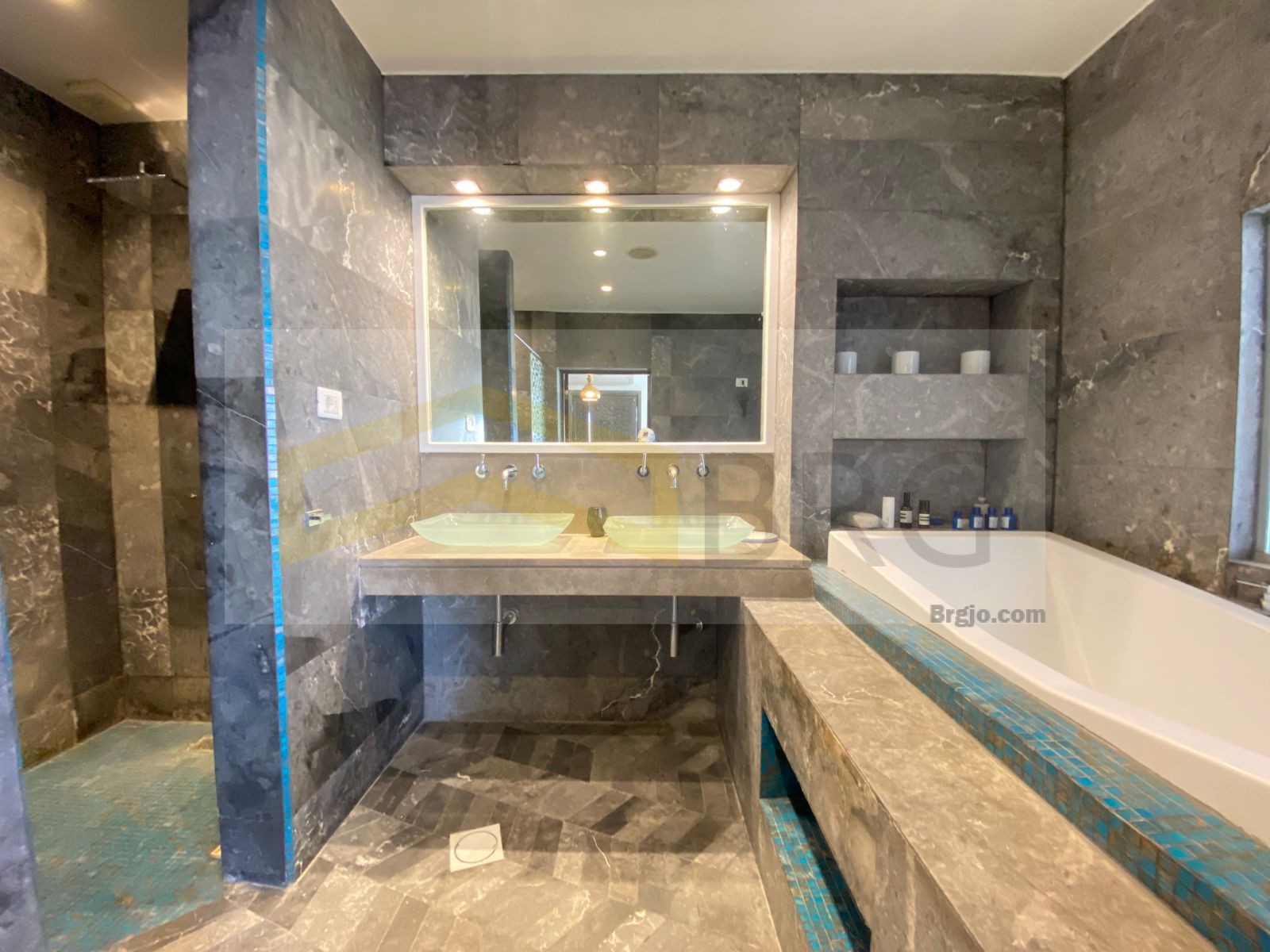 b9a41a2b-05d5-4cab-9062-7fd380943409