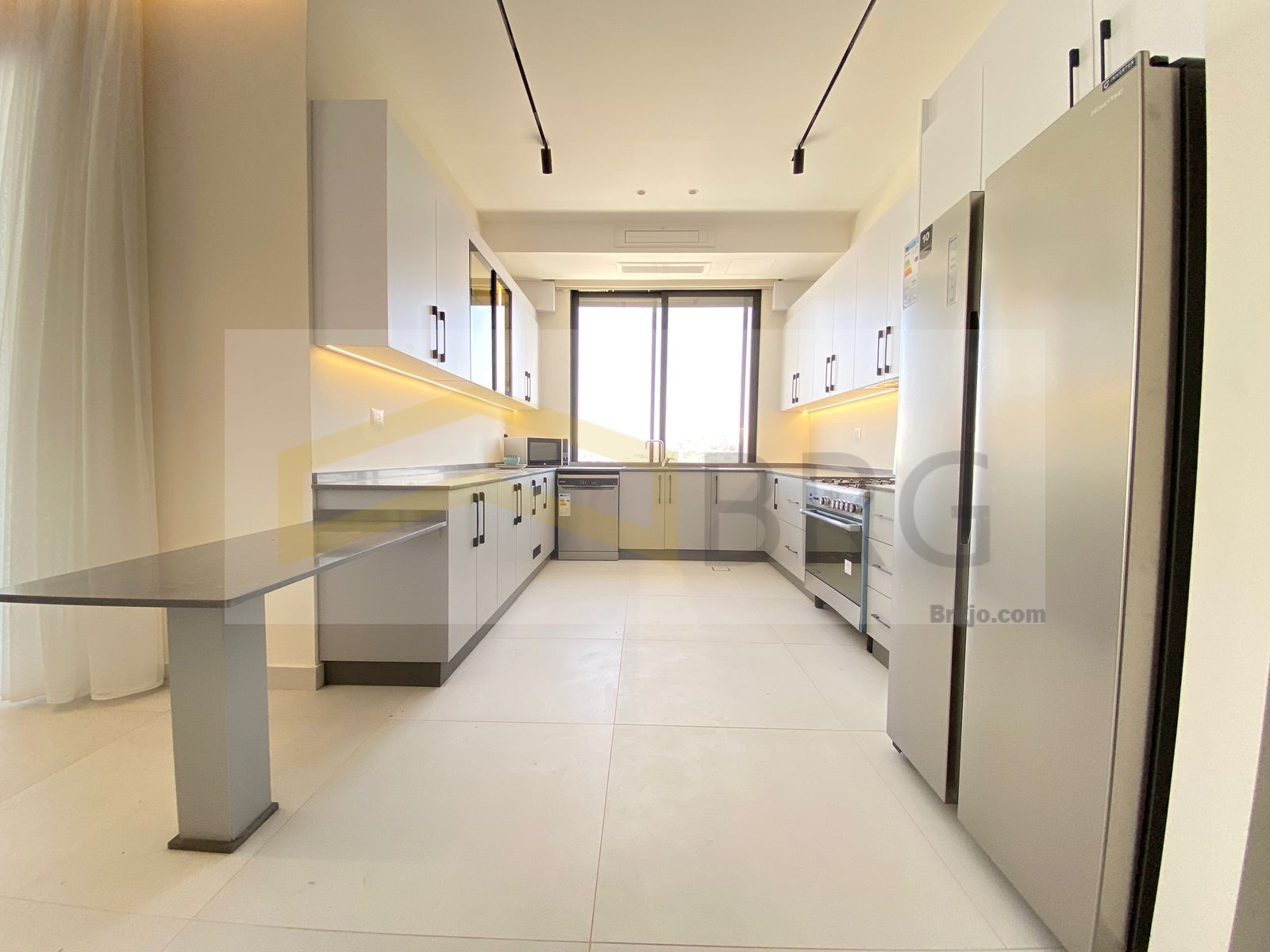 152b2a80-ac14-4a11-a5bb-addf37a64722 (1)