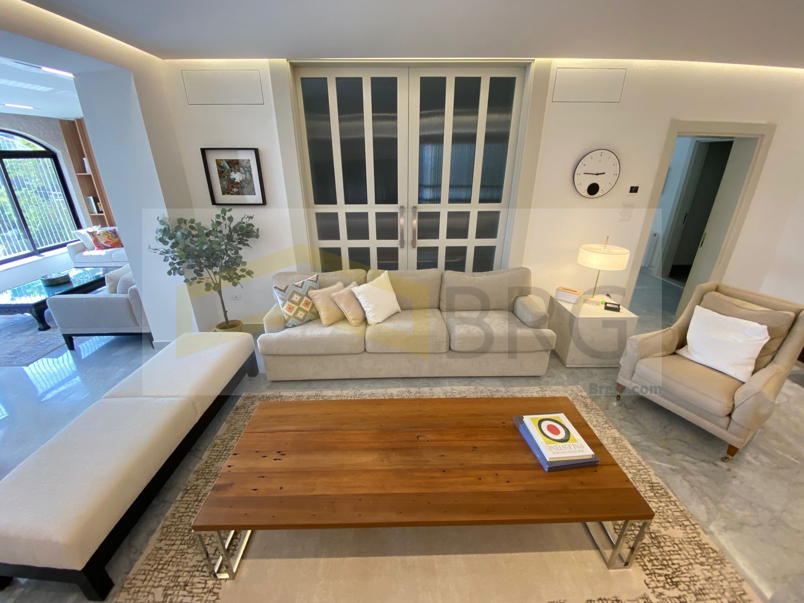 93814945-f4f5-4280-a887-b9a617861fa9