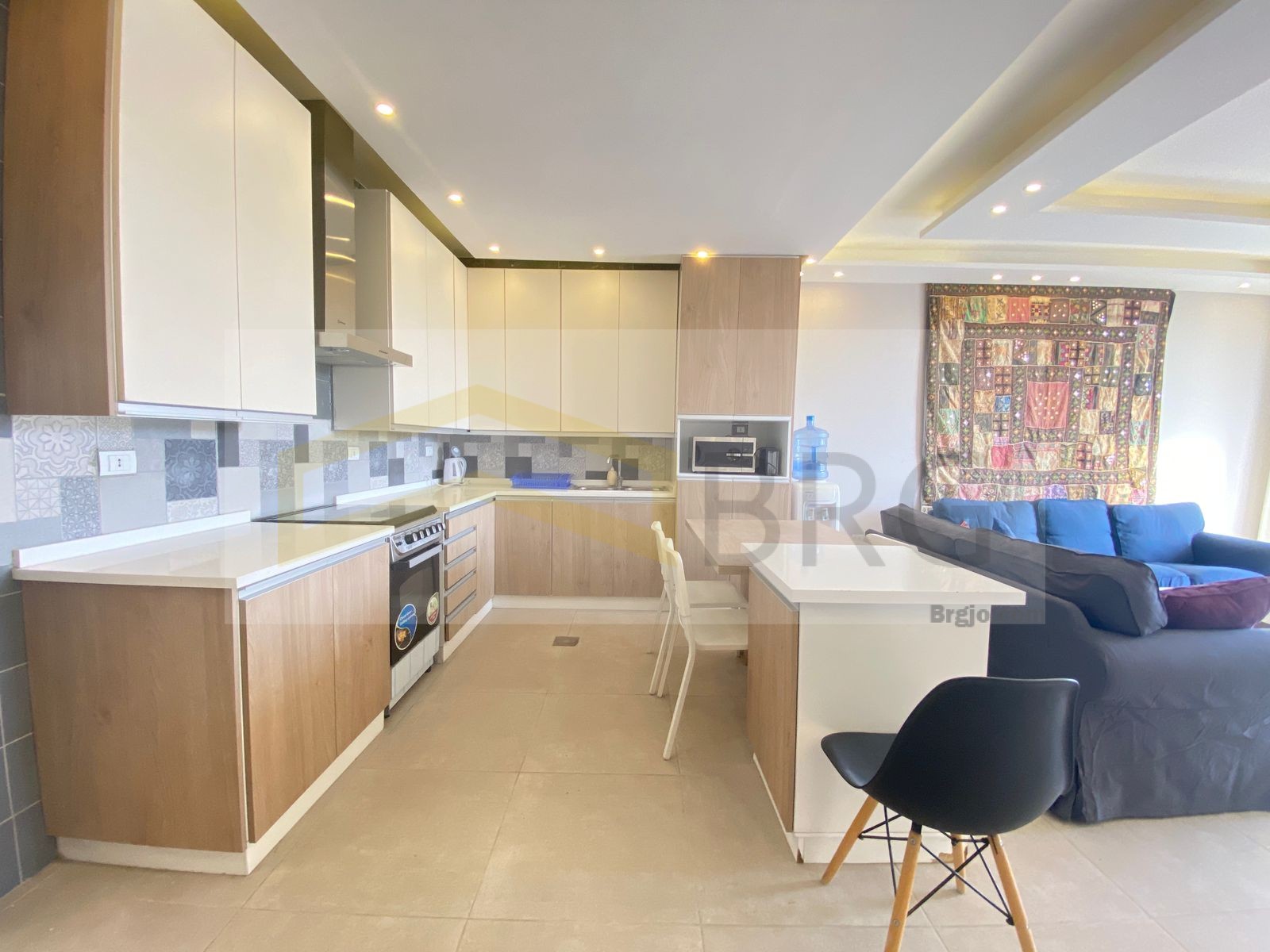 c6c8ef93-4f8f-416b-9901-f3a01f5b86ca