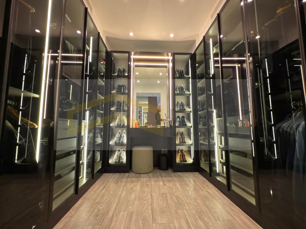 d9323f45-b3ae-464b-bb49-e5f1929aa7da