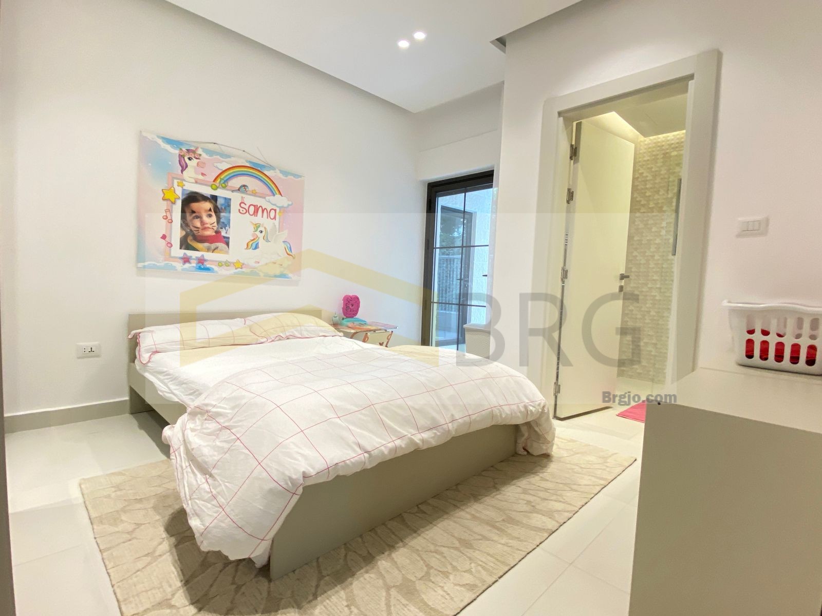 e2ce3e30-9c36-40c9-91a7-87222fa81365