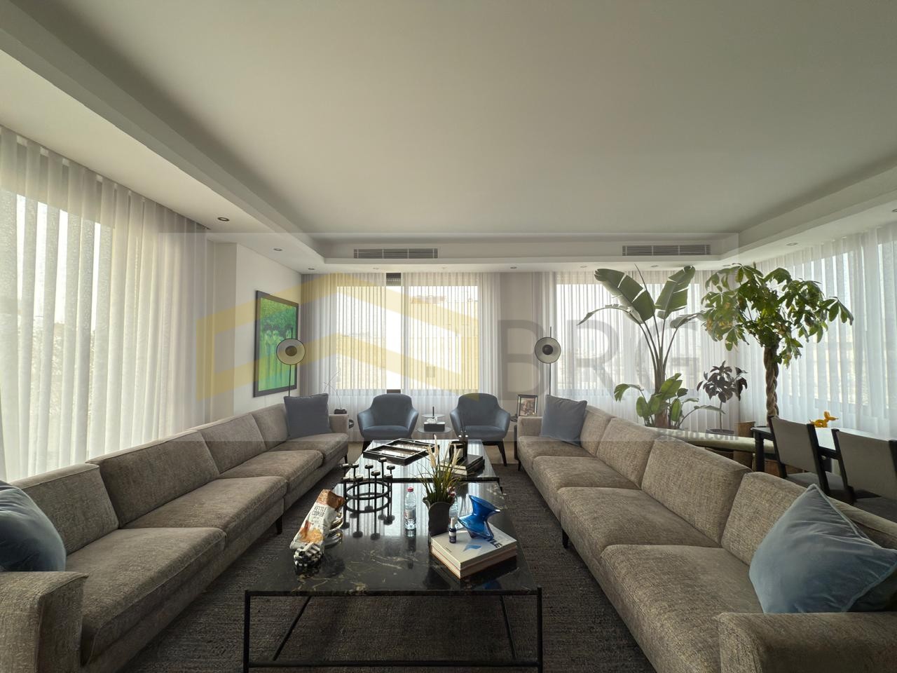 e8b772ea-bb28-48e9-bcbd-470f002e1d95