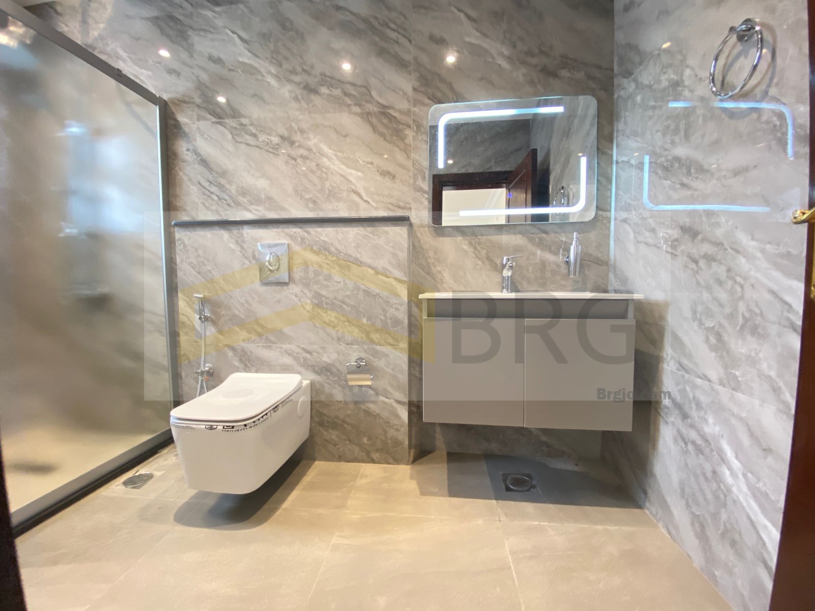 0c93a668-f6f3-426b-8963-cdbcecd4b178