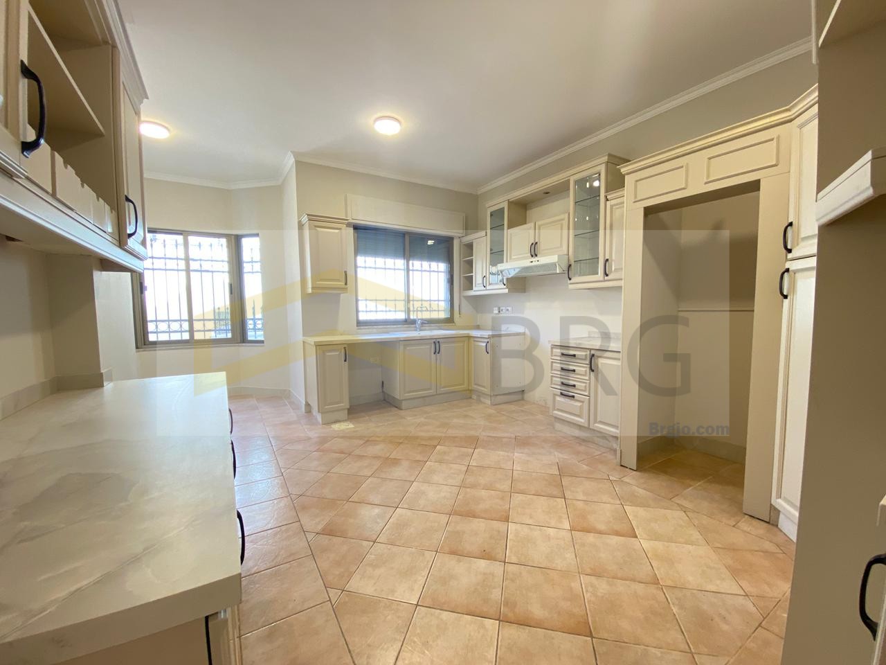 6374ff37-fd2e-4eec-be24-82a53b0af44e