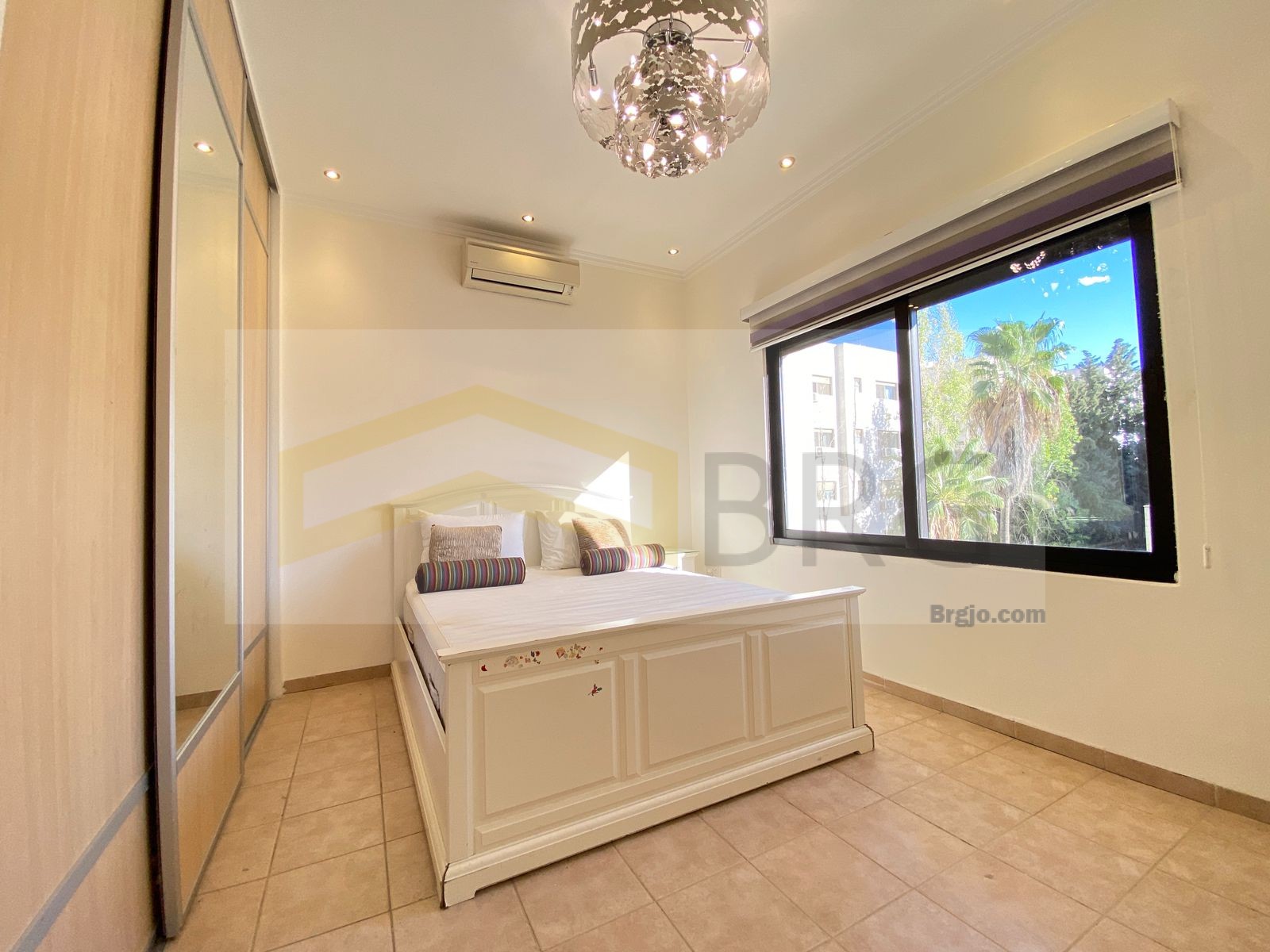 96445504-b540-40bb-bf5e-09f7191a60bc