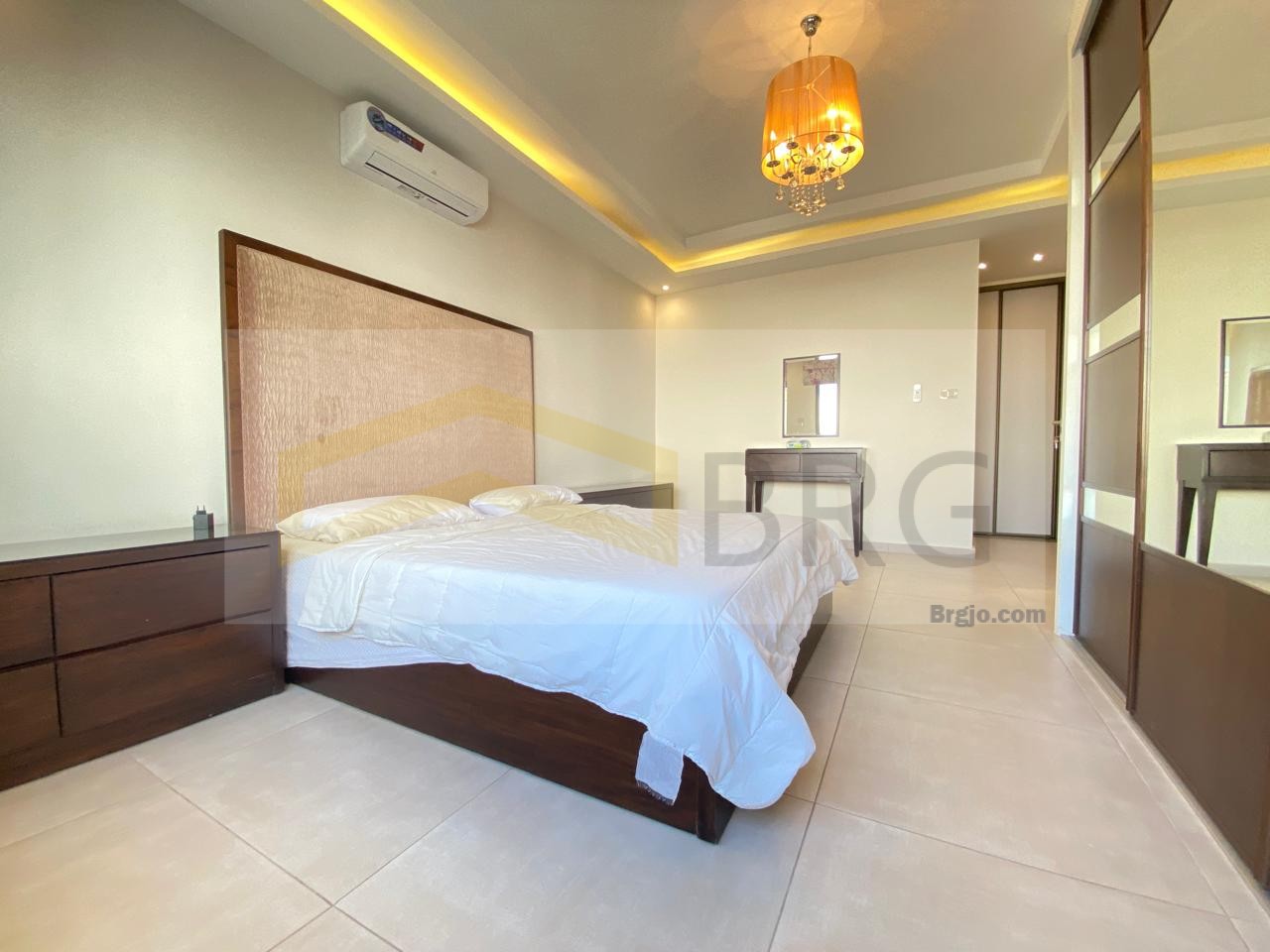 9ca682c8-9db6-4087-b258-75519882a319