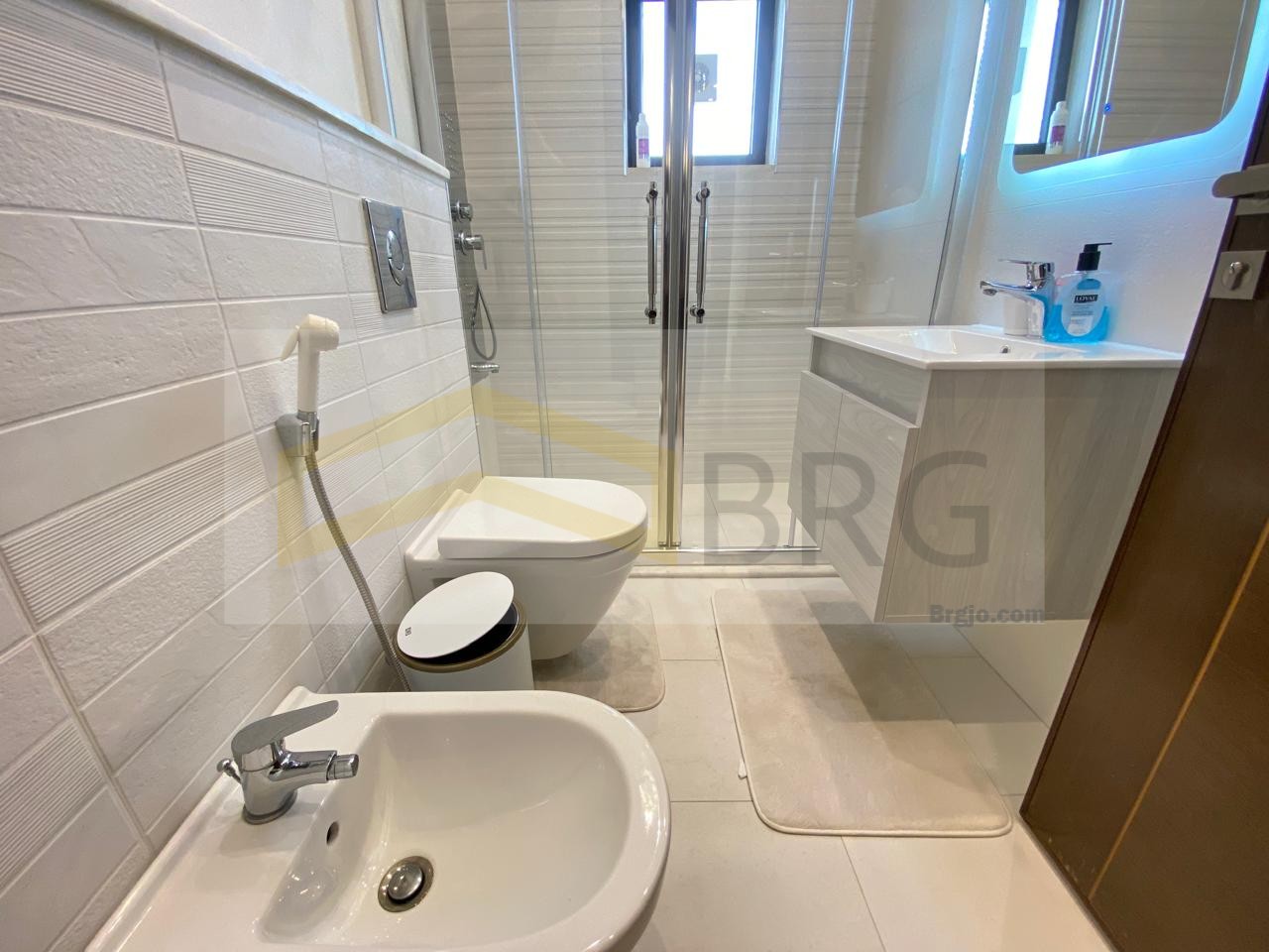 b1bc7eb7-d9a5-485d-9709-71d6ea79d65e