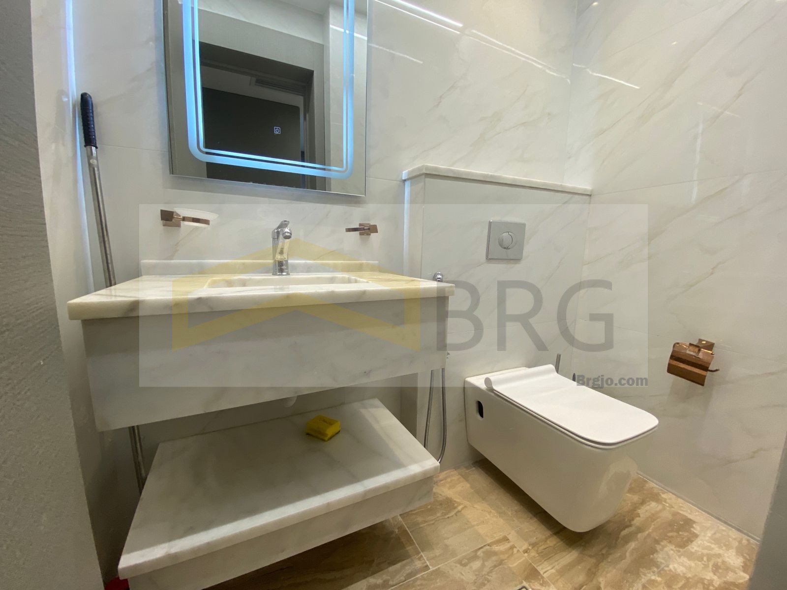 b40b6784-92ed-47cf-8fa2-aaa5b4d83608