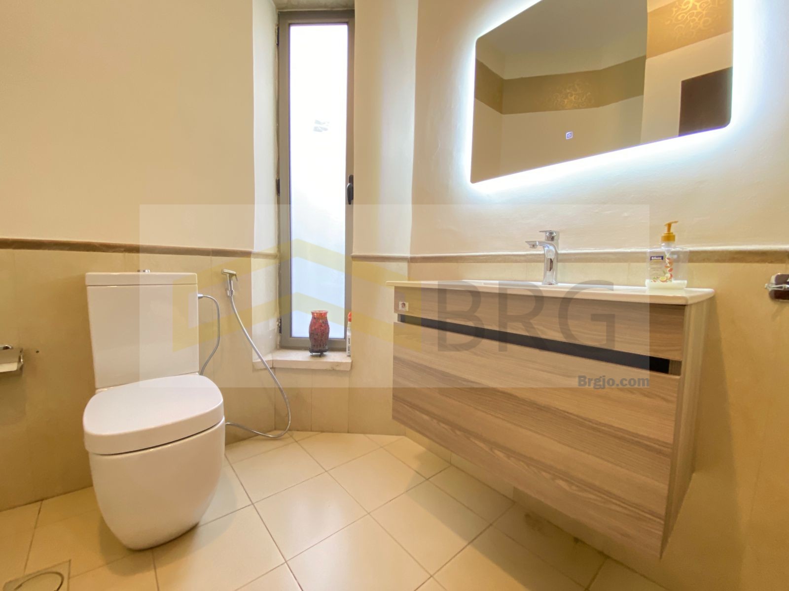 d8f3ad8c-ad8c-4da9-aa99-0a0a78f4c5b8