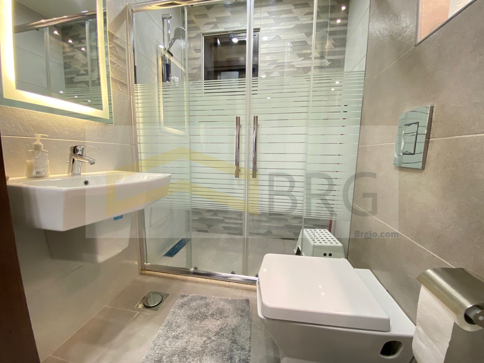 5b089909-c165-4f3e-862b-29e8cddcca60