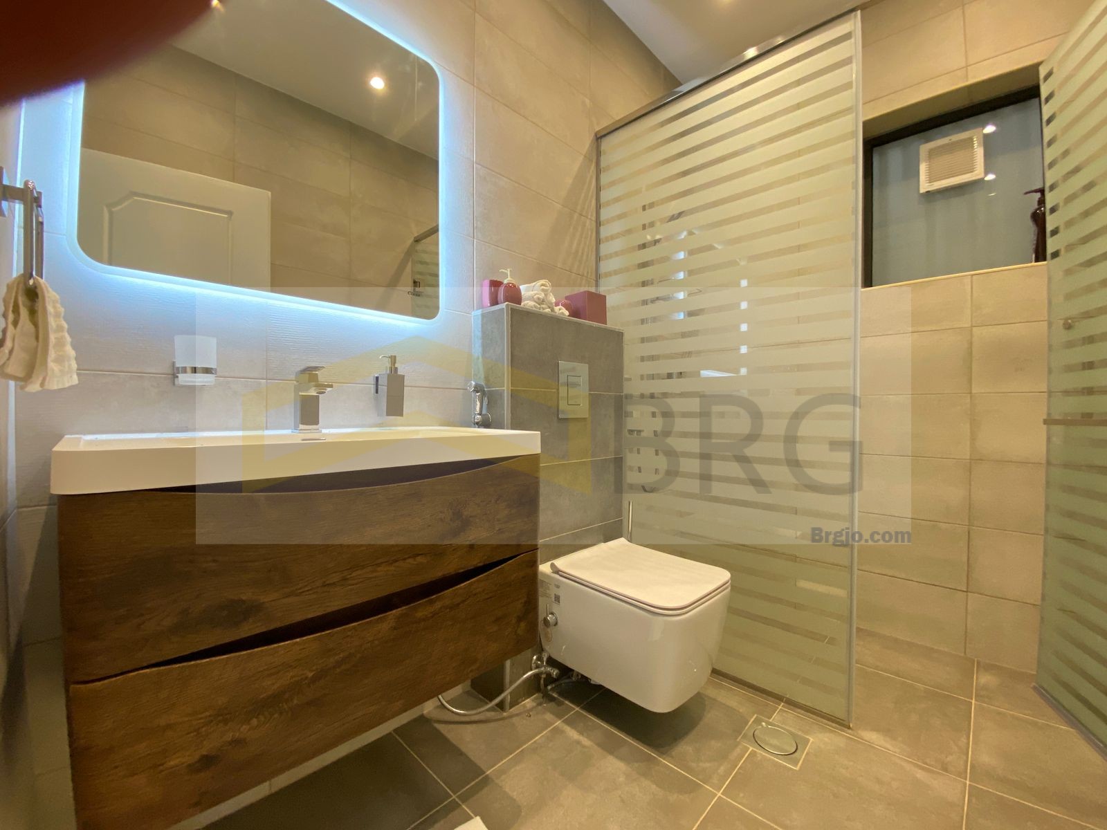 6cc73ac1-797c-484c-b162-9baea8052a31