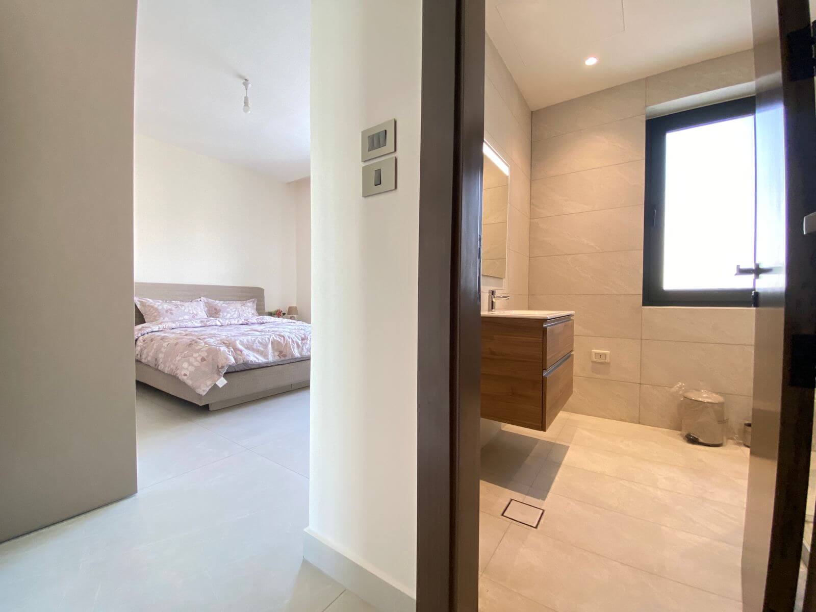 6f453854-68a0-47c9-b08e-d5f8325de3be