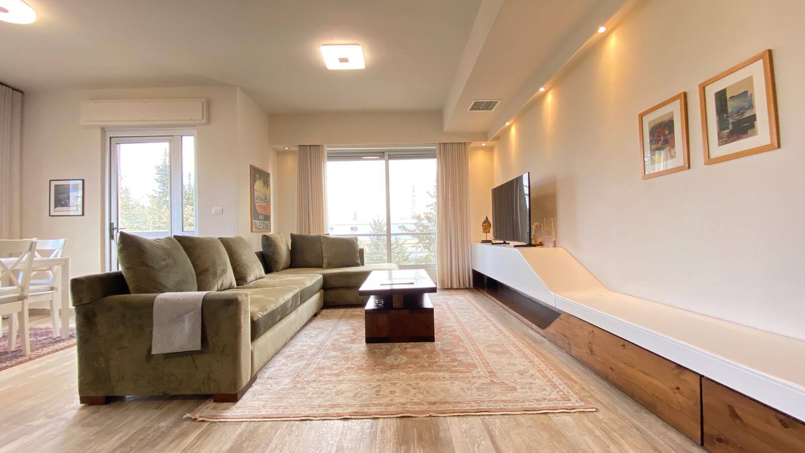 b5d63a80-c1ac-4025-b802-881ebaf6234f