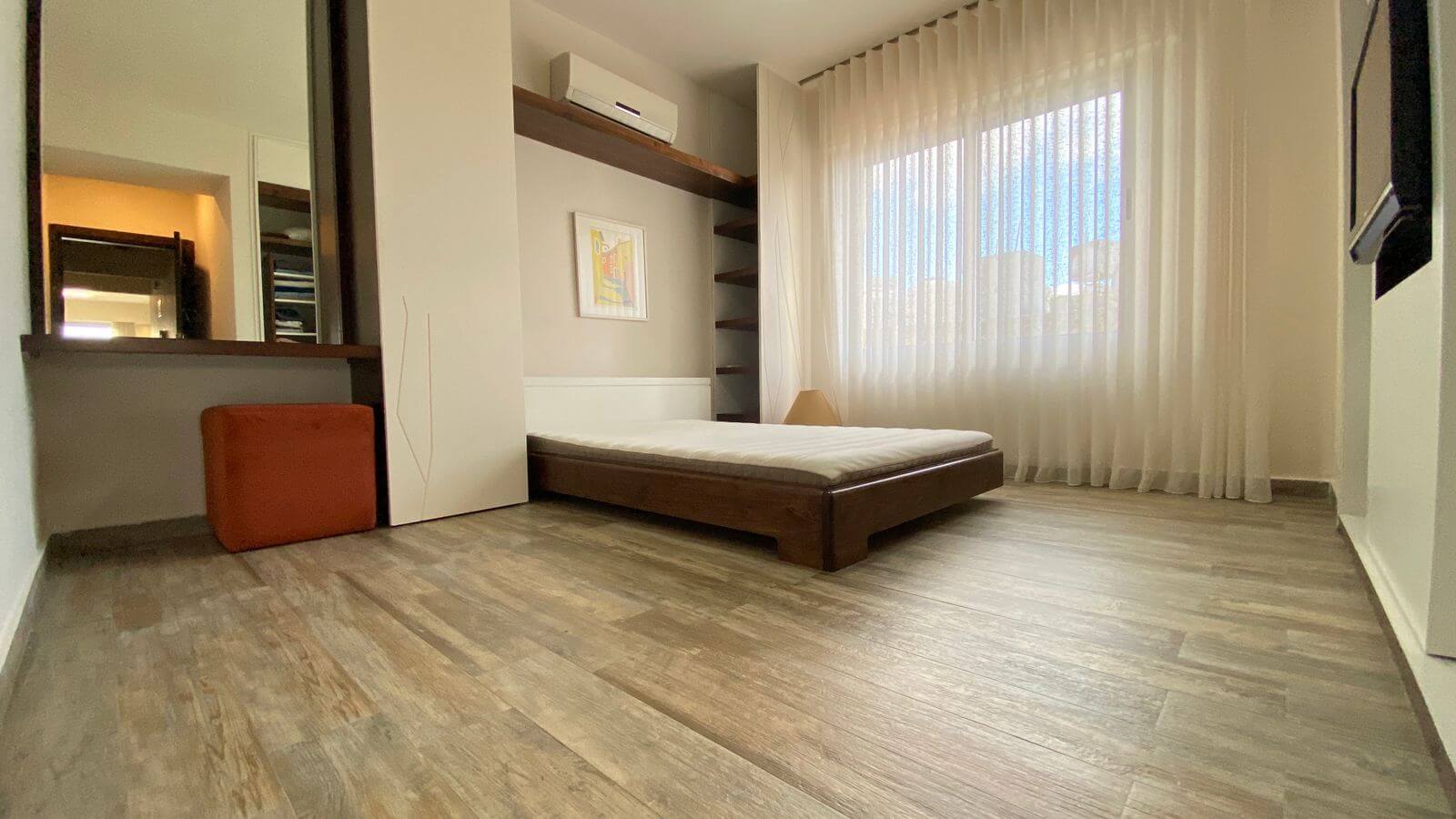 e104e2a4-ebcc-4b52-9d5b-7f06d9611ffc